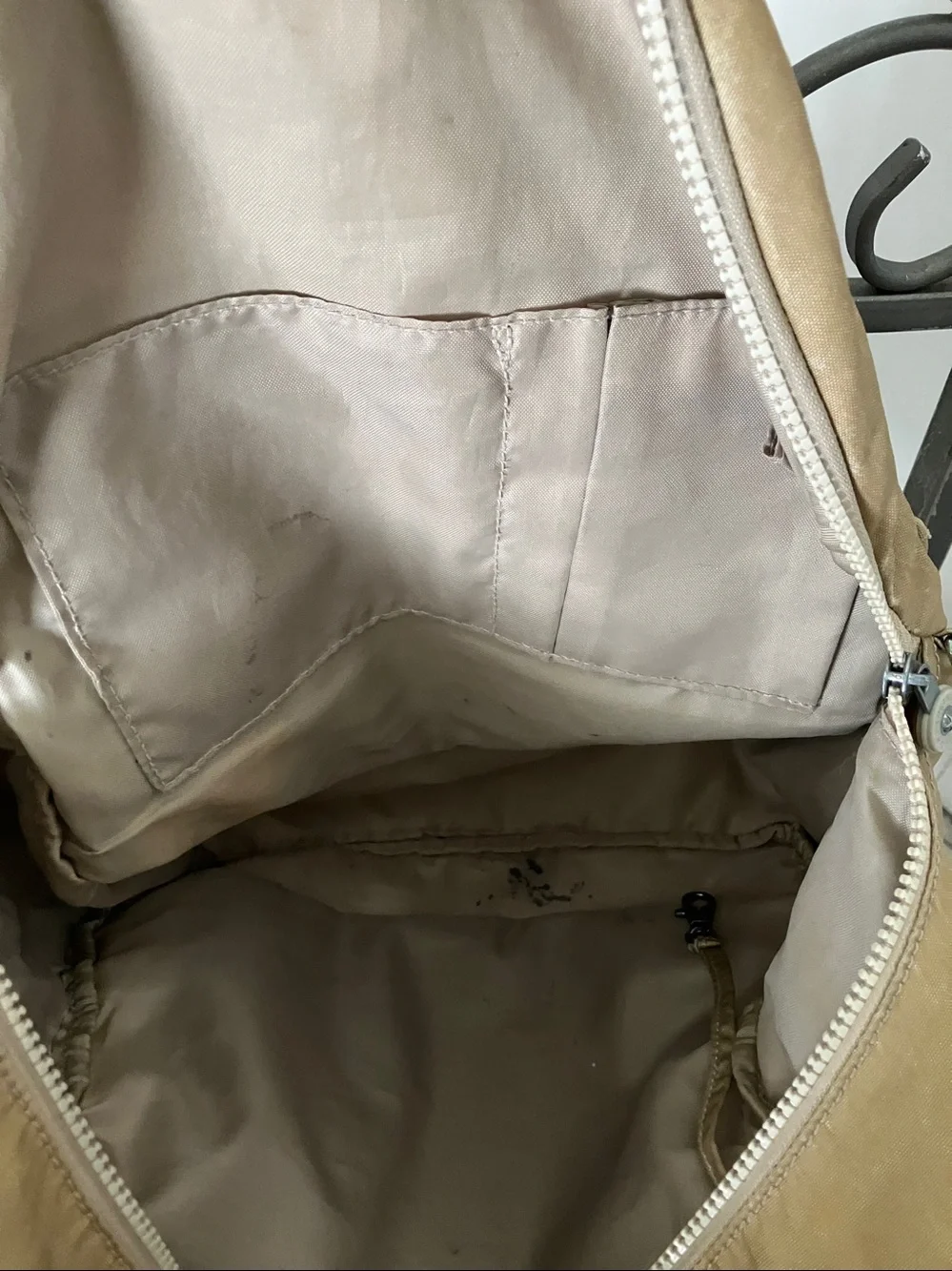 Kipling women ezra
